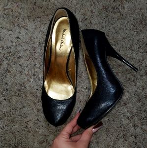 Michael Antonio black closed toe pumps